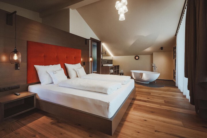 Room 7 of 44