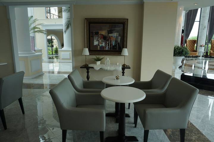 Lounge 108 of 150