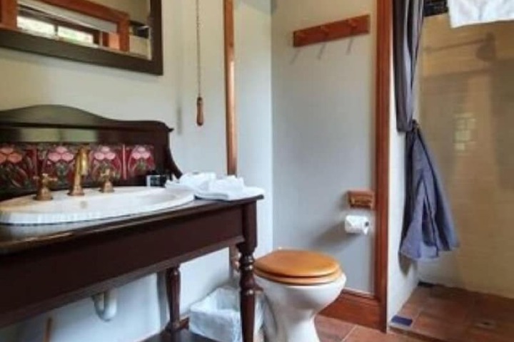 Room 3 of 7