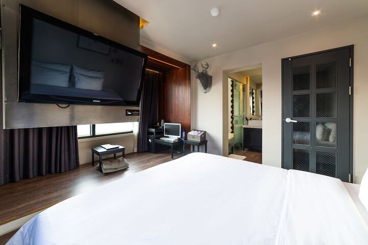 Room 32 of 62