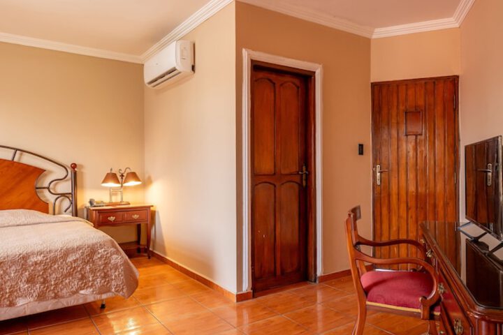 Room 28 of 40