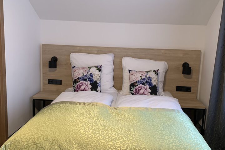 Room 9 of 36