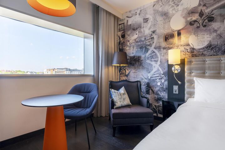 Room 60 of 317