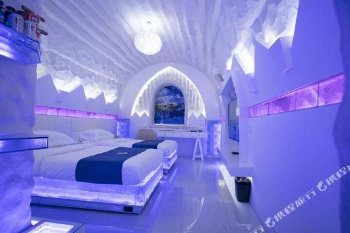 Forest Snow Hotel