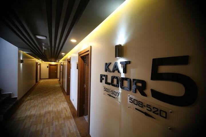 Ballroom/Hall 35 of 44