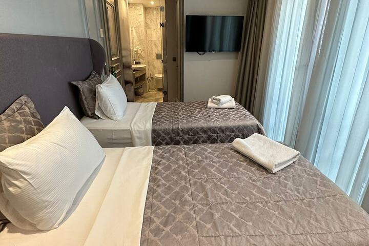 Room 32 of 54