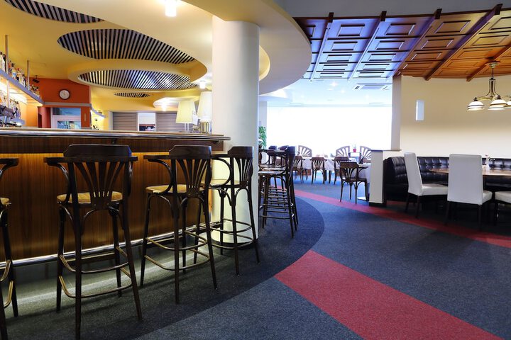 Lounge 59 of 77