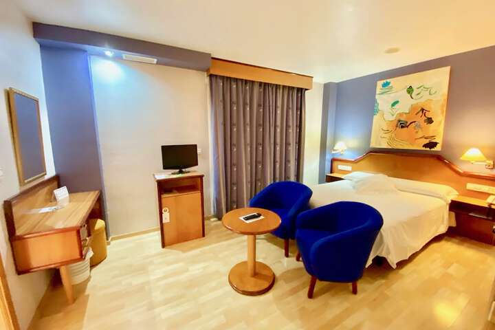 Room 9 of 17