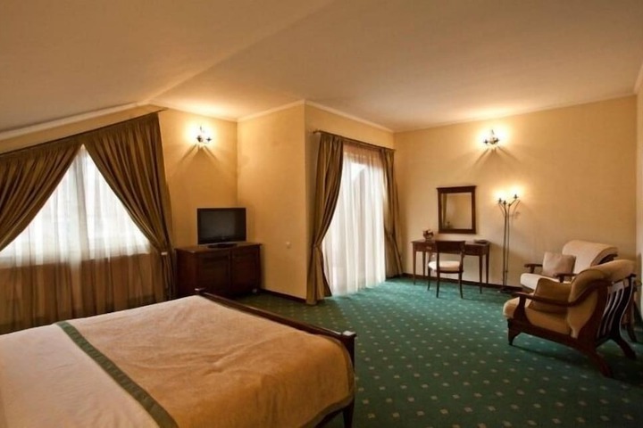 Room 12 of 20