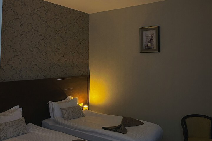 Room 30 of 50
