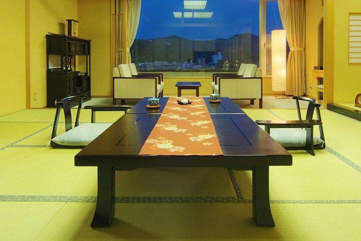 Room 16 of 65