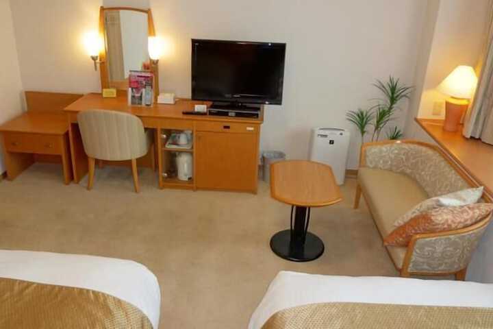 Room 6 of 34