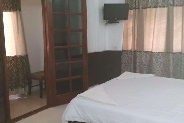 Room 37 of 60