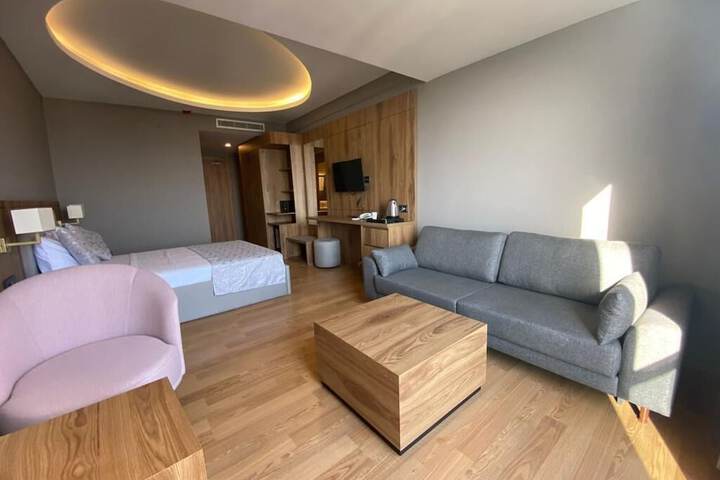 Room 4 of 11