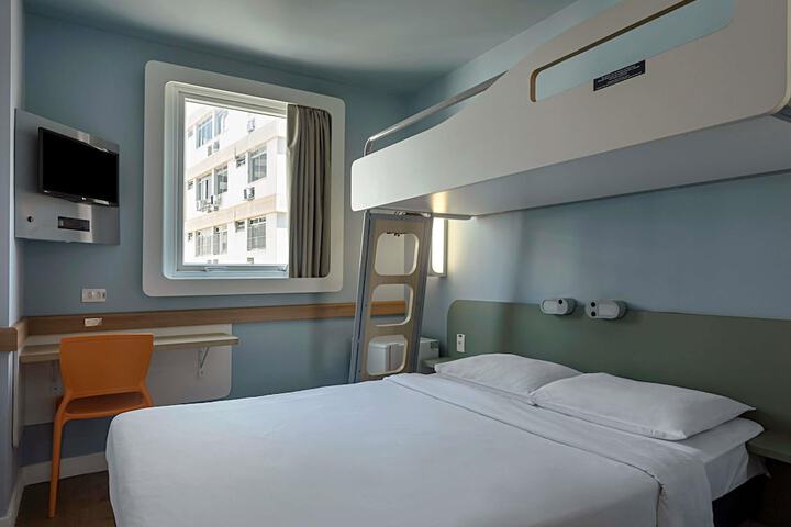 Room 16 of 74