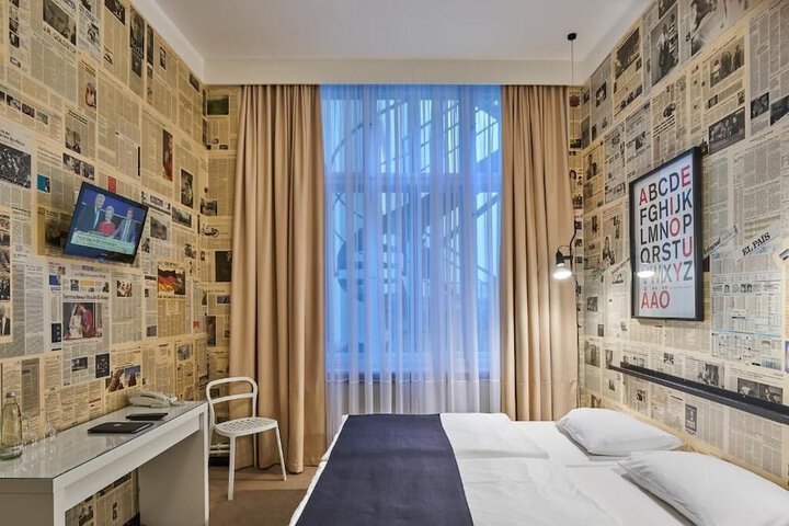 Room 18 of 33