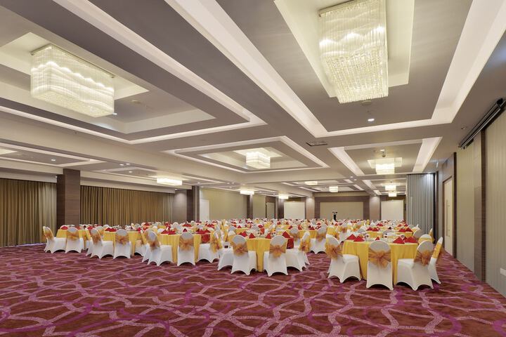 Ballroom/Hall 26 of 29