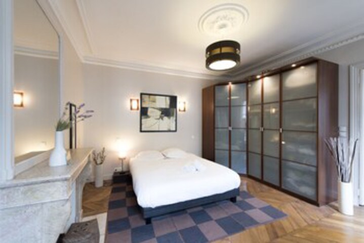 Room 11 of 17