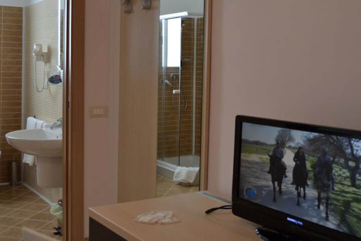 Room 15 of 34