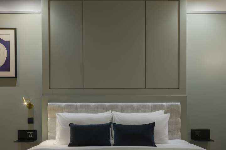 Room 10 of 43