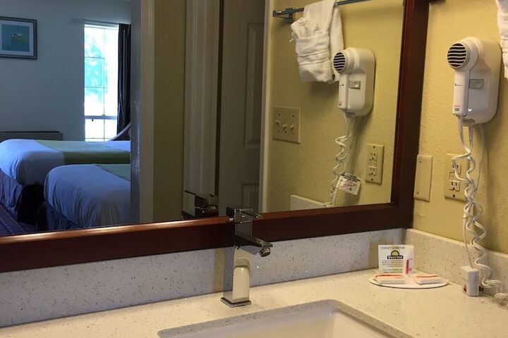 1 King Bed Accessible (2 of 9)