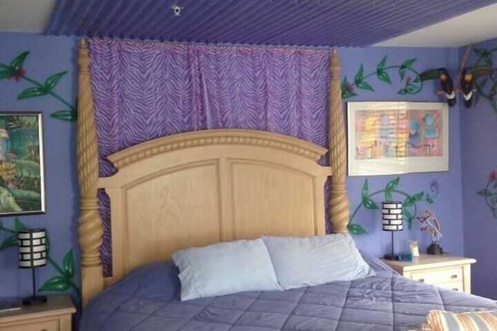 Room 5 of 8