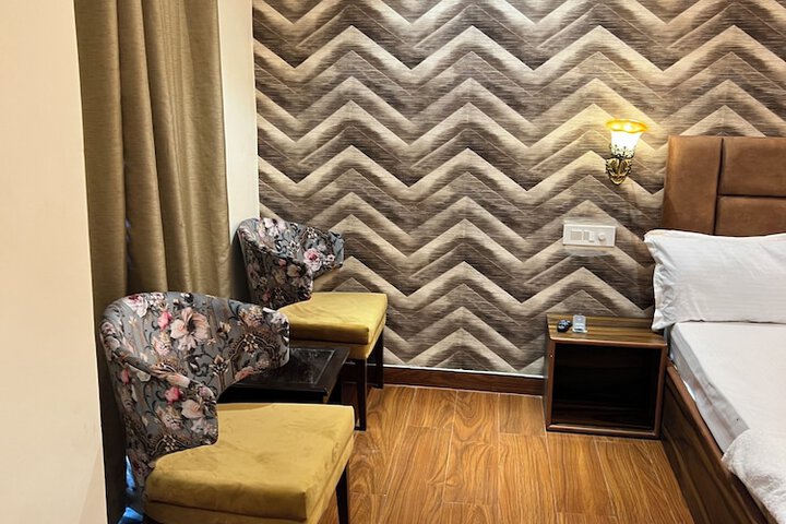 Room 5 of 7
