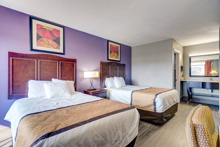 2 Double Beds (3 of 9)