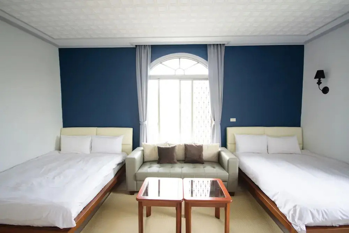 Room 6 of 25