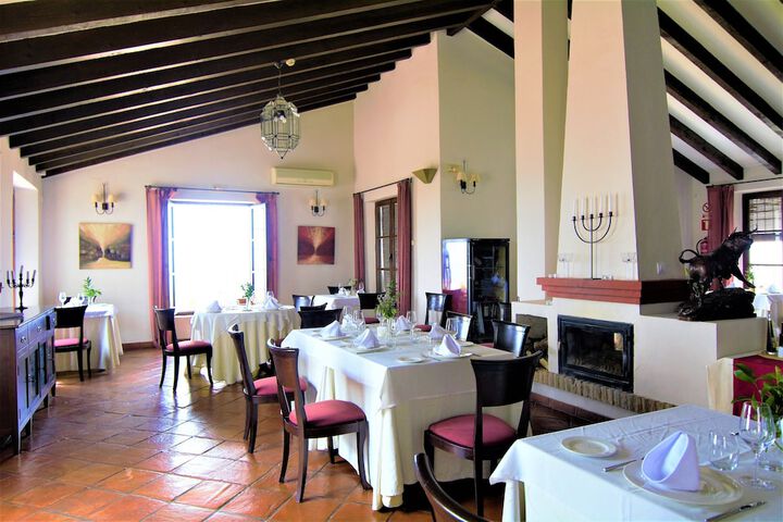 Dining 72 of 98