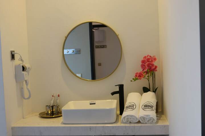 Room 34 of 47
