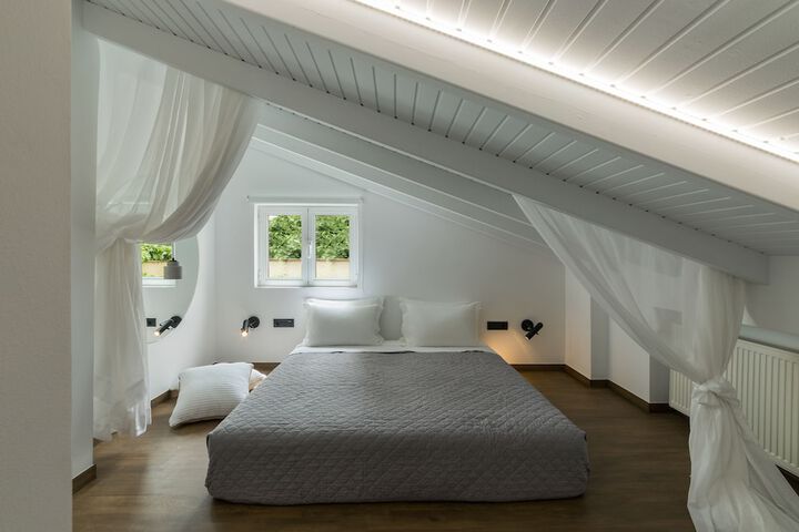 Room 6 of 70