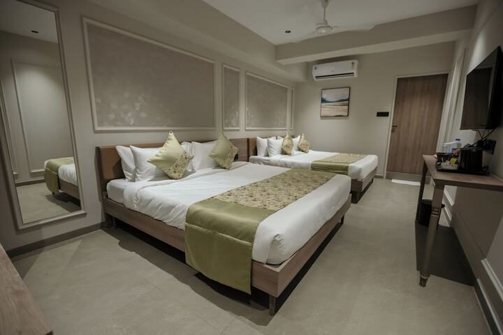 Room 11 of 34