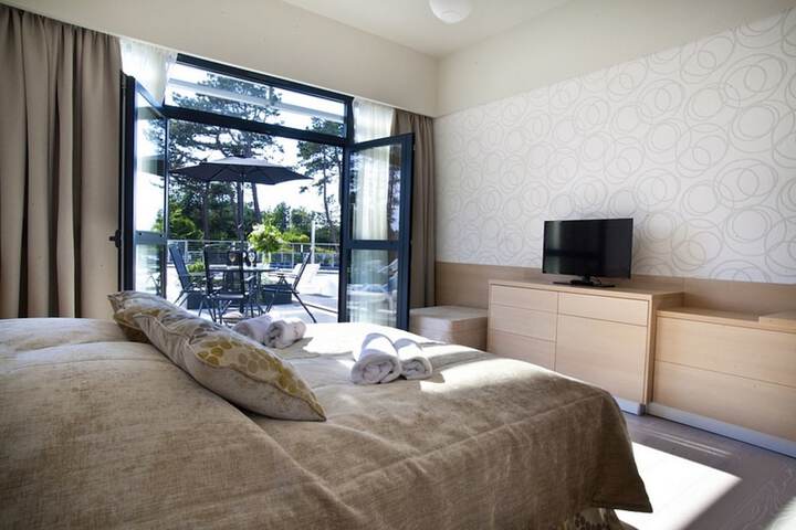 Room 3 of 272