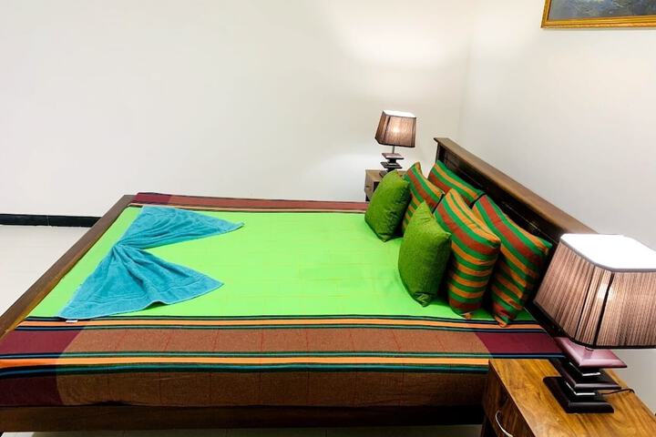 Room 6 of 13