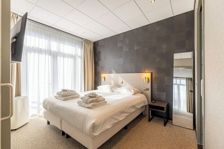 Room 2 of 61