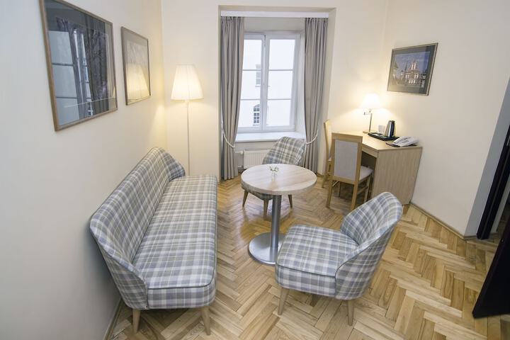 Room 30 of 74