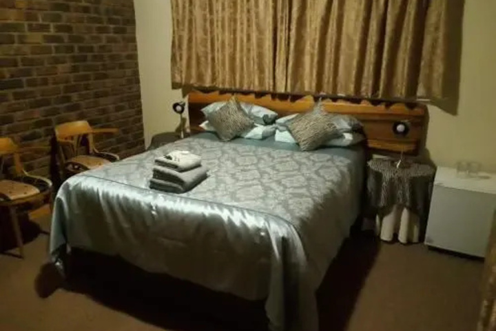 Room 4 of 13