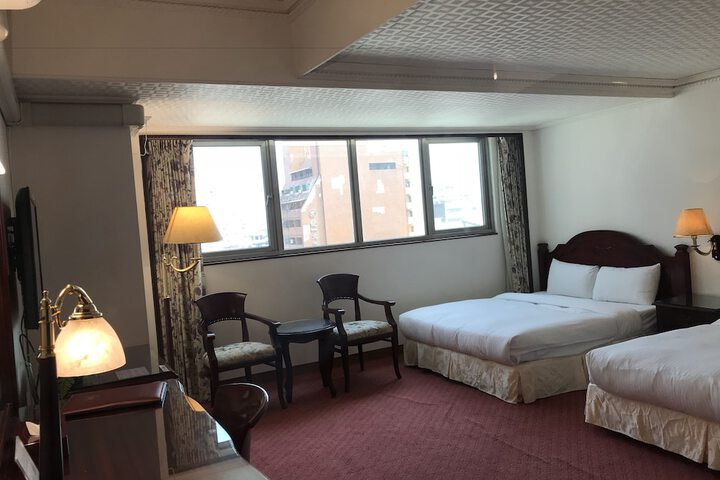 Room 13 of 44