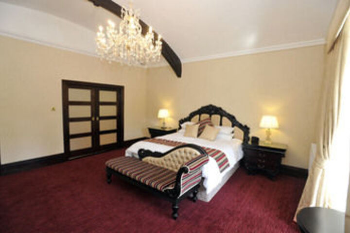Room 33 of 64