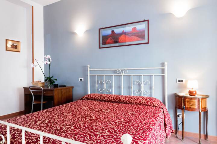 Room 9 of 16