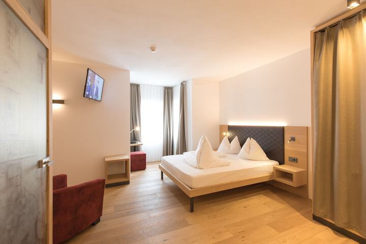 Room 15 of 47