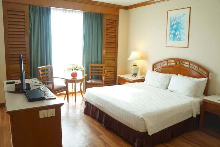 Room 15 of 104