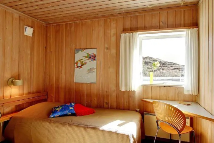 Room 2 of 9