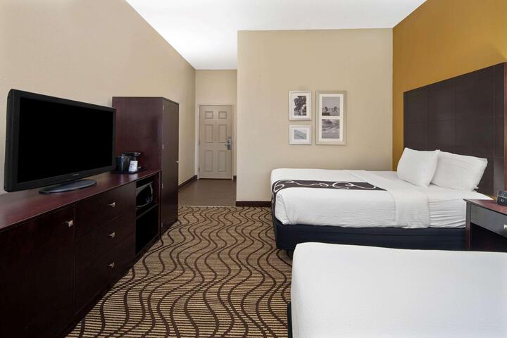 2 Queen Beds with View Accessible (5 of 12)