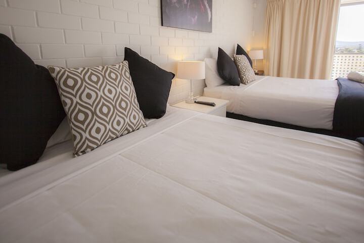 Room 6 of 35