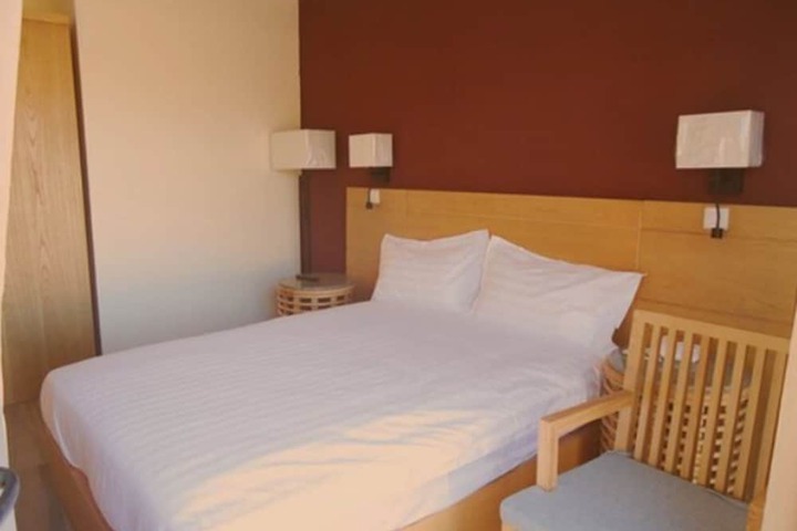 Room 8 of 25