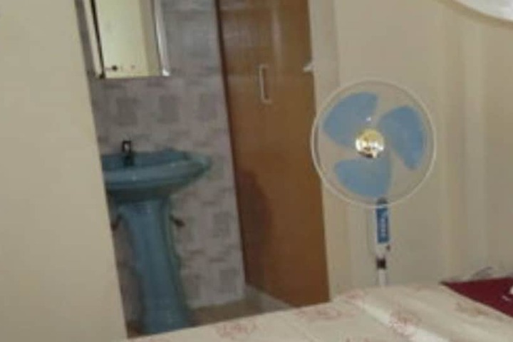 Room 4 of 7