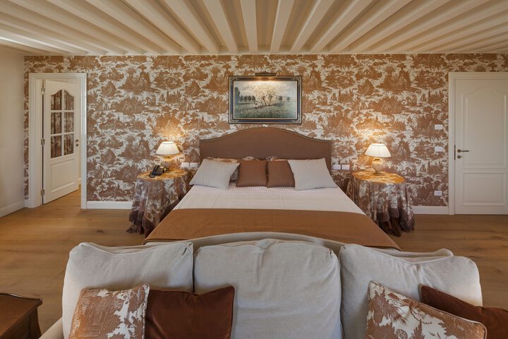 Room 4 of 81
