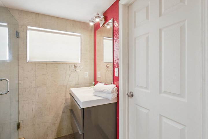 Room 25 of 37